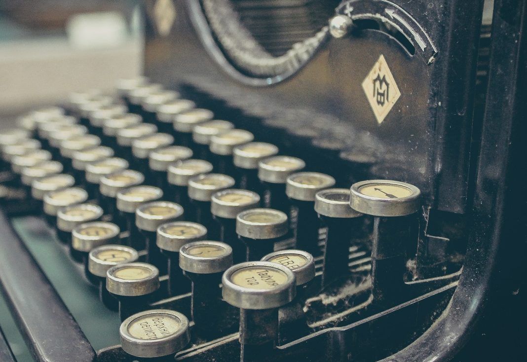 typewriter-407695_1920 (1)