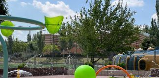 Nueva zona de juegos infantiles de agua en la piscina del Polideportivo José Caballero