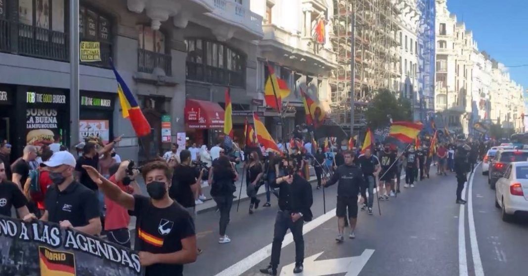 Un grupo de neonazis se manifiesta en Chueca al grito de