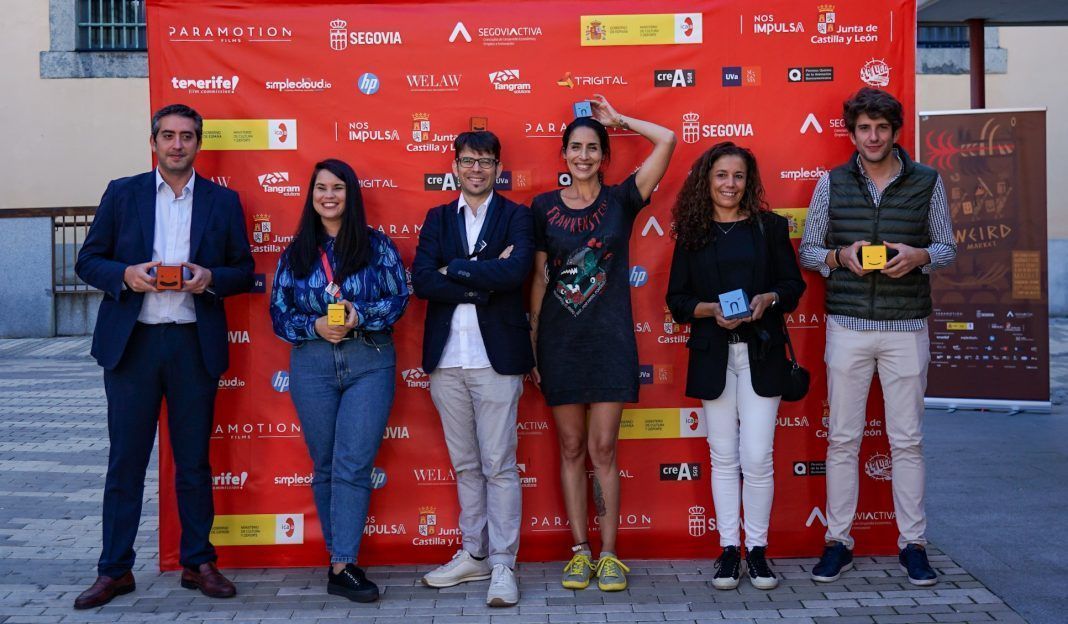 Ganadores de Weird Market y 3D Wire Fest junto a representantes institucionales.
