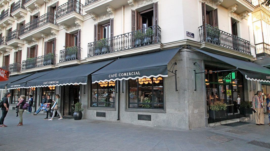 1920px-Café_Comercial_(Madrid)_02