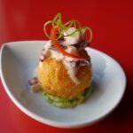 CAUSA CROCANTE CON PULPO ACEVICCHADO DE PARADERO PERÚ