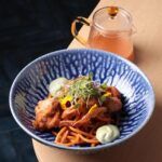 FIDEOS CREMOSOS DE CHILI CRAB CON CANGREJO DE CONCHA BLANDA FRITO-1