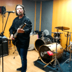 Coronado Smith, irreverencia con ritmo y rima