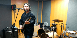 Coronado Smith, irreverencia con ritmo y rima