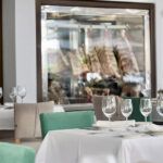 Sala con vitrina de carne de fondo, La Taberna de Elia