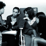 10. Pedro Almodóvar con las actrices María Barranco, Carmen Maura y Rossy de Palma. Madrid, 1987